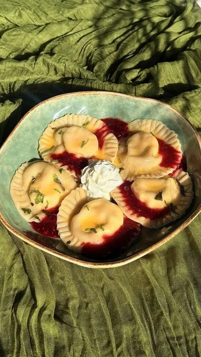 Вареники с творогом и компотом из малины / Cottage Cheese and Raspberry Compote