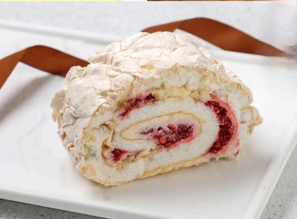 Пирожное Меренговый рулет