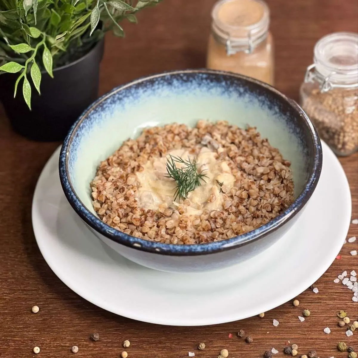 Курица с гречкой и грибами