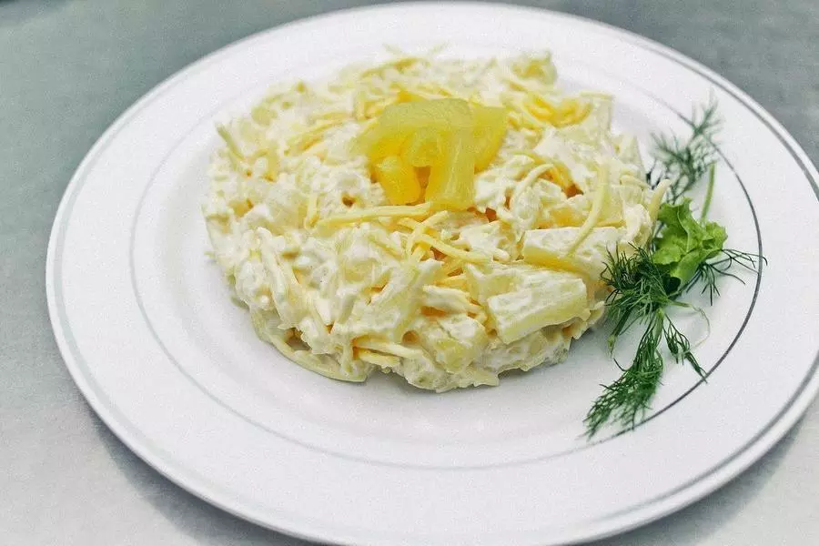 Салат "Ананас"
