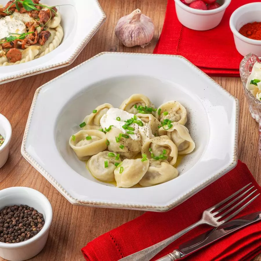 Пельмени мясные со сметаной